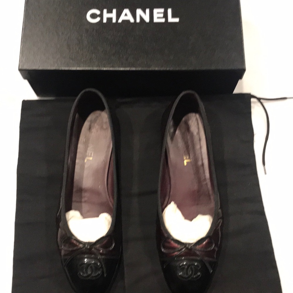 CHANEL CC ballet flats